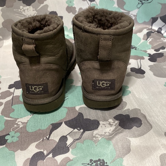 Ugg boots SZ 6 - Picture 3 of 7